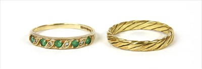 Lot 36 - An 18ct gold twist design wedding ring
