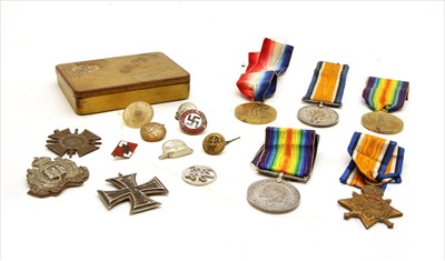 Lot 145 - A collection of First World War medals etc