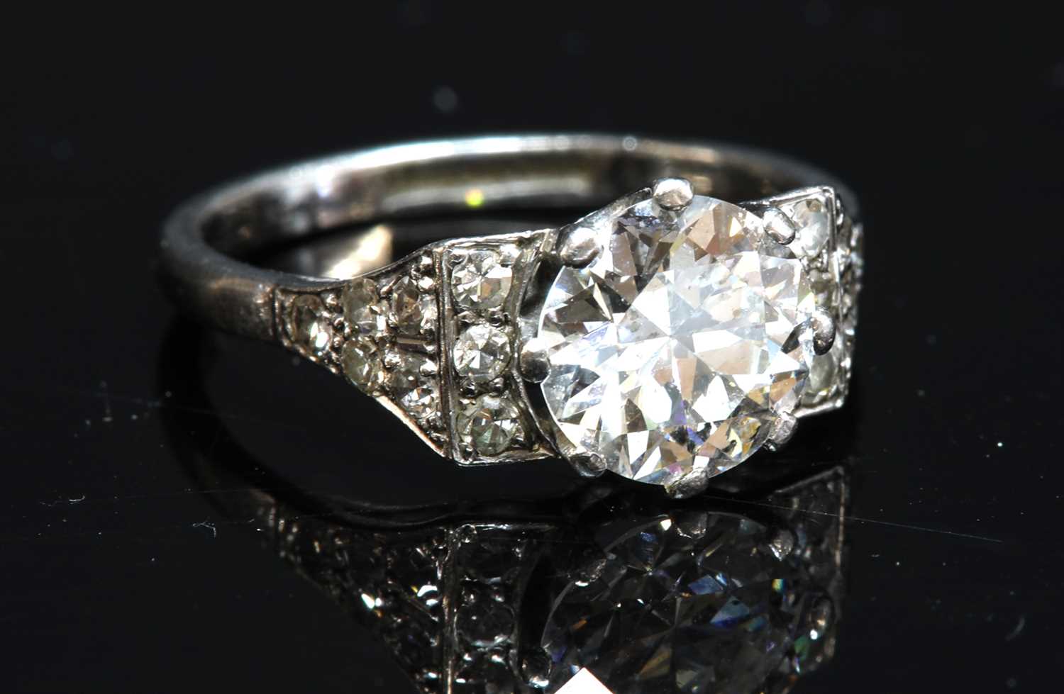 Lot 122 - A platinum single stone diamond ring, c.1950