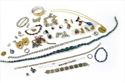 Lot 100 - A quantity of jewellery