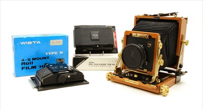 Lot 287 - A modern Wista Field wooden and brass plate camera