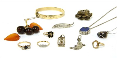 Lot 13 - A quantity of jewellery