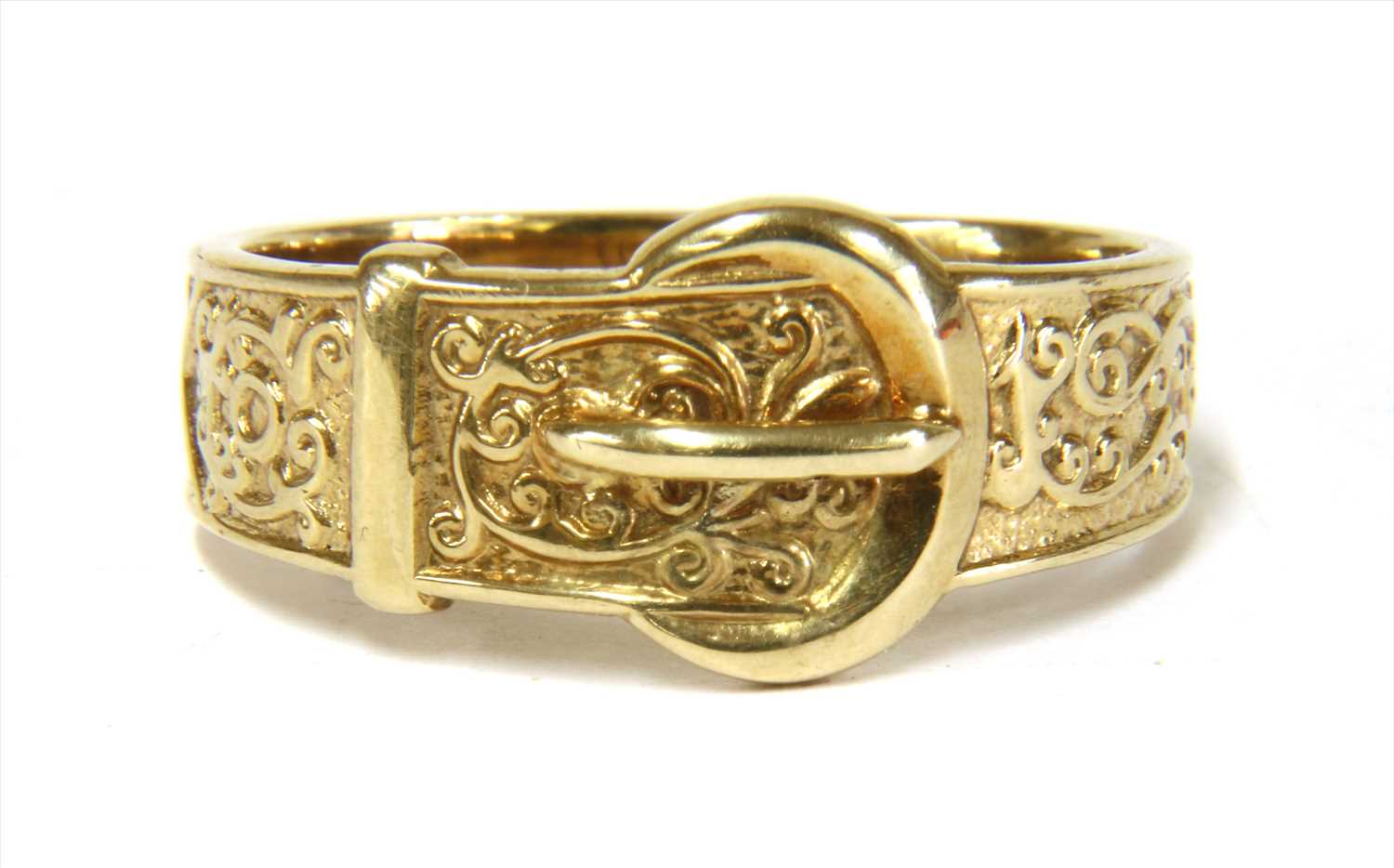 Lot 6 - A 9ct gold buckle ring