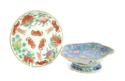 Lot 116 - A Chinese famille rose saucer