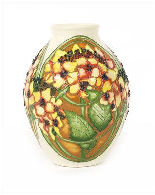 Lot 253 - A modern Moorcroft 'Hydrangea' pattern trial vase