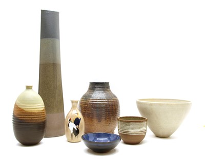 Lot 266 - A collection of mixed studio ceramics and glassware
