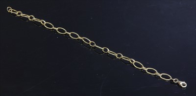 Lot 176 - An 18ct gold oval single and double ring link bracelet