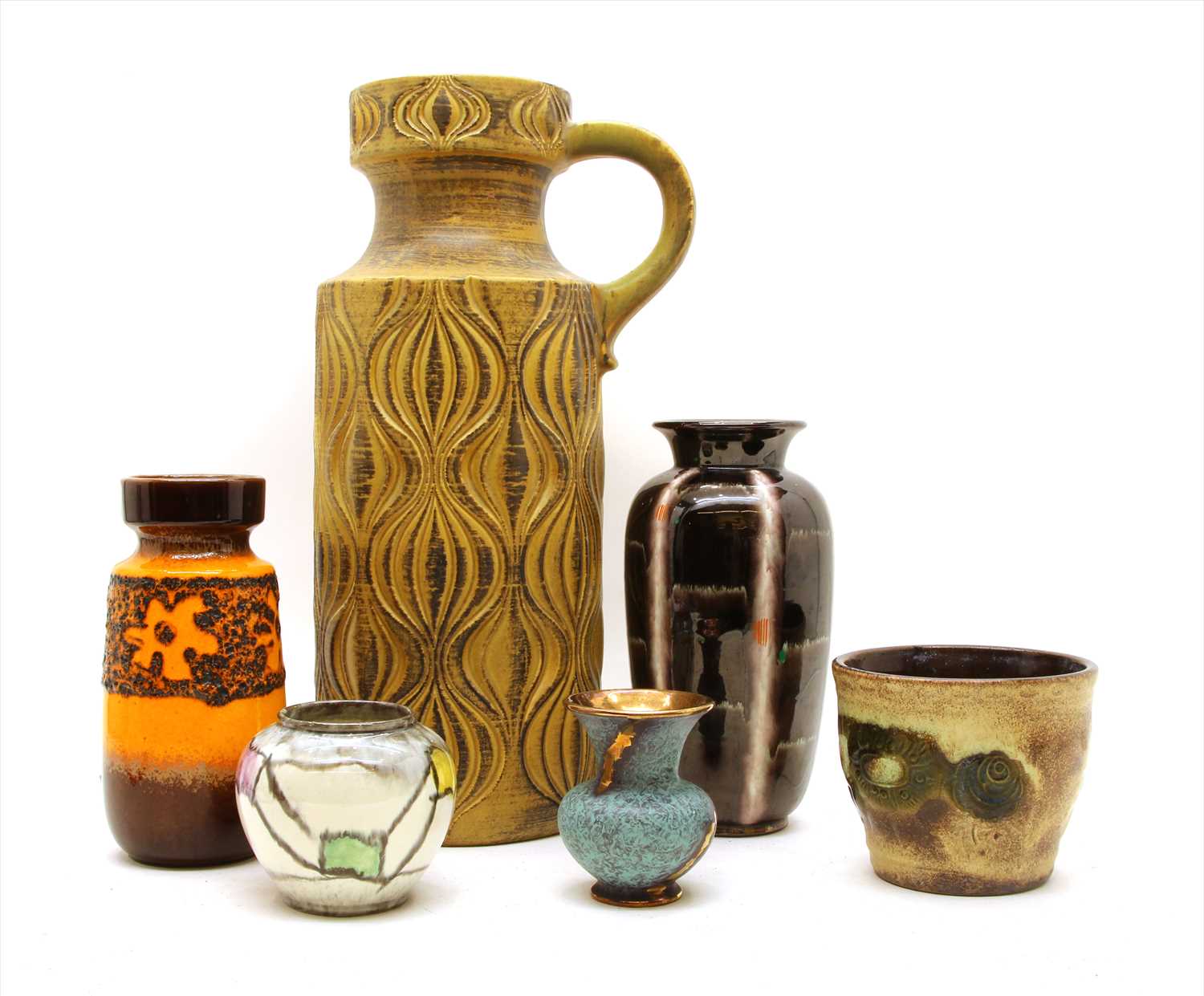 Lot 302 - A collection of West German pottery