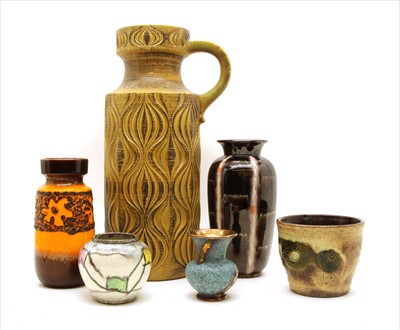 Lot 302 - A collection of West German pottery