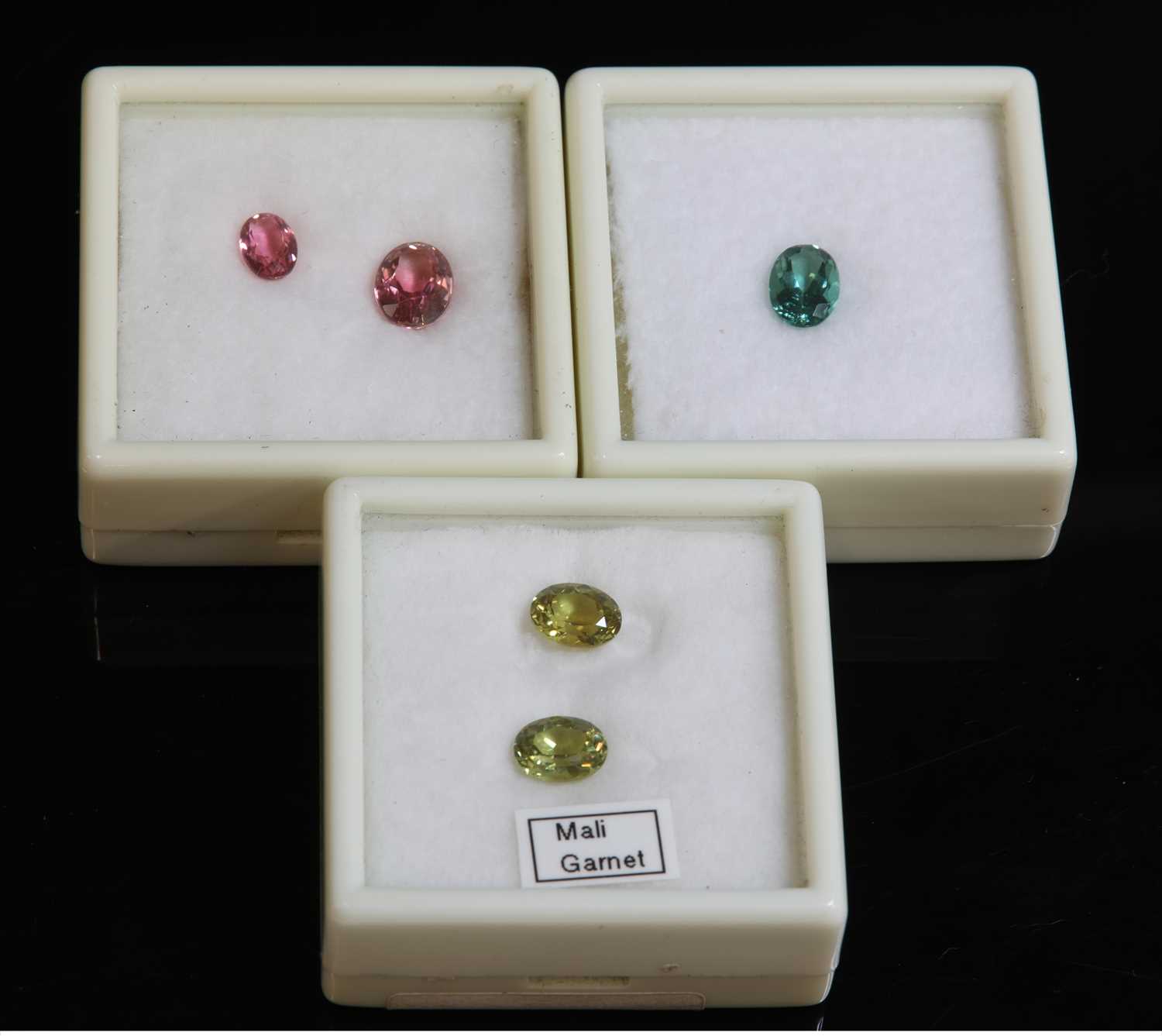 Lot 322 - Five assorted unmounted gemstones