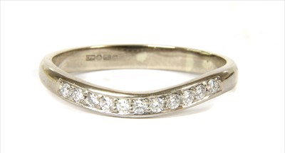 Lot 52 - An 18ct white gold diamond ring