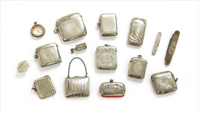 Lot 59 - A silver miniature purse