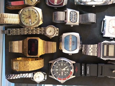 Lot 105 - A quantity of assorted jewellery and watches