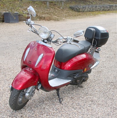 Lot 558 - A 125cc Tamoretti scooter