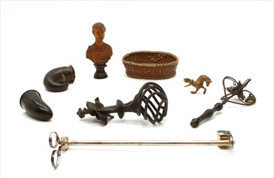 Lot 93 - A small mixed lot of collector's items