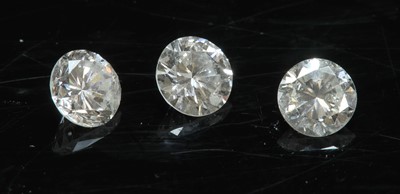 Lot 130 - Three unmounted brilliant cut diamonds