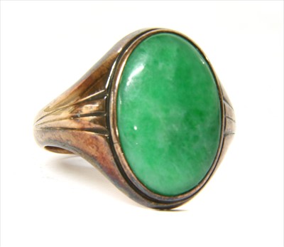 Lot 88 - A gold single stone jade ring