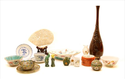 Lot 325 - Various Chinese ceramics