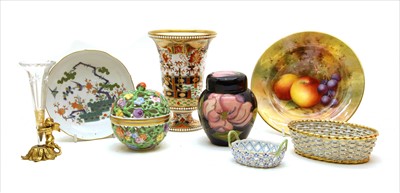 Lot 407 - A quantity of ceramics