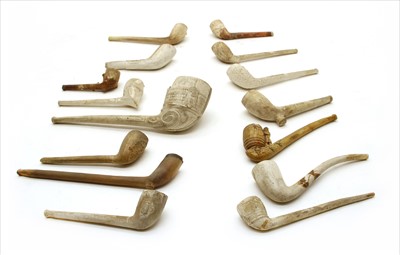 Lot 79 - Fifteen old clay pipes