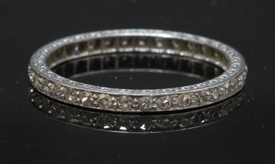 Lot 120 - An Art Deco diamond set full eternity ring