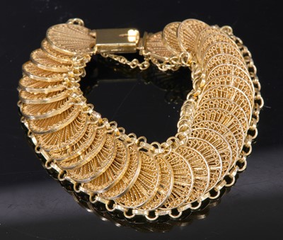 Lot 150 - A Continental gold filigree bracelet