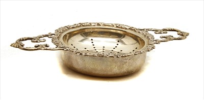 Lot 147 - A silver tea-strainer and bowl