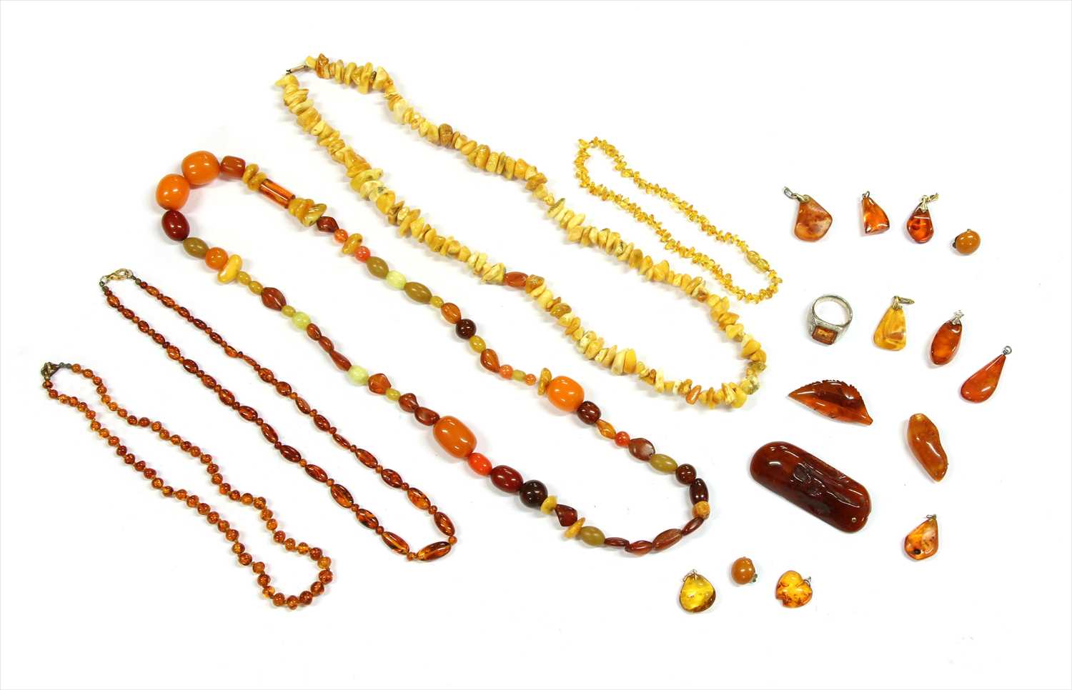 Lot 96 - A quantity of amber jewellery