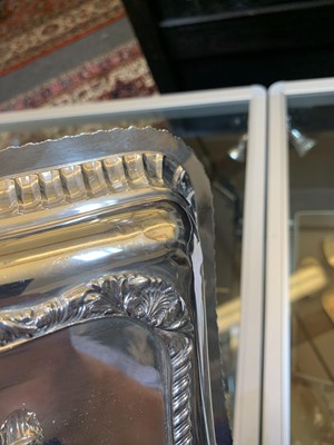 Lot 3 - A pair of Georgian silver entrée dishes and covers on heated stands