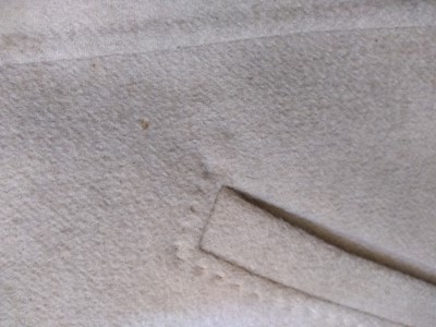 Lot 1099 - A MaxMara cashmere cream short jacket