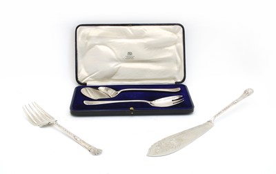 Lot 174 - A pair of silver servers