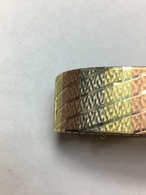 Lot 78 - A three colour 9ct gold bracelet