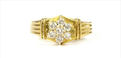 Lot 73 - A gold diamond cluster ring