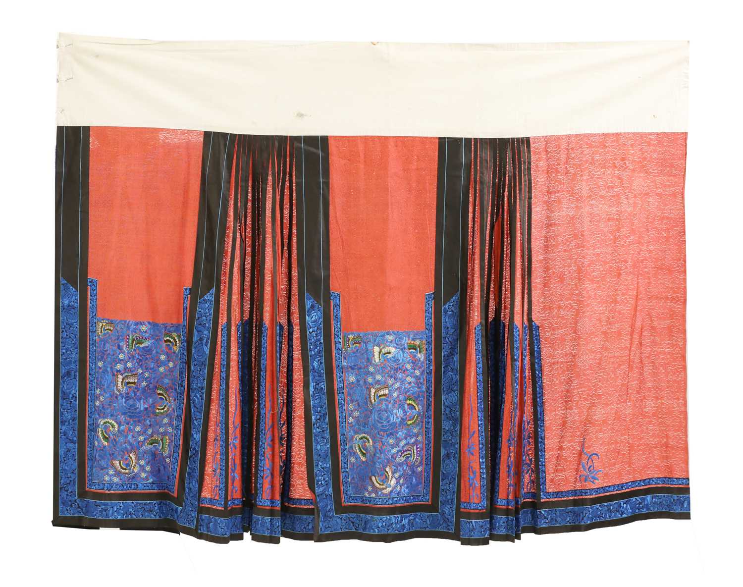 Lot 105 - A Chinese embroidered skirt
