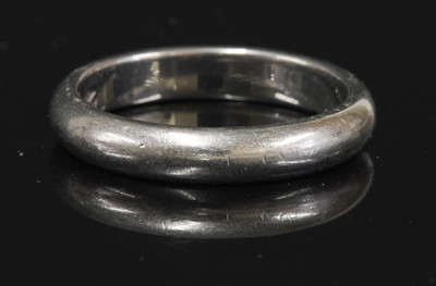 Lot 308 - A platinum 'D' shaped wedding ring by Cartier