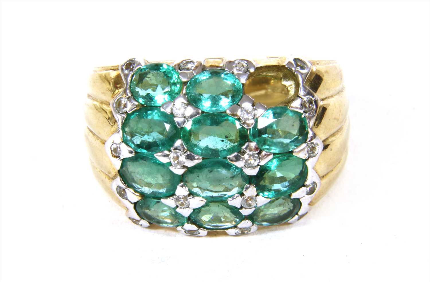 Lot 45 - A 9ct gold emerald ring