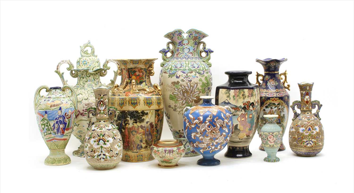 Lot 308 - A collection of Japanese pottery items