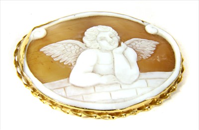 Lot 83 - A gold shell cameo brooch