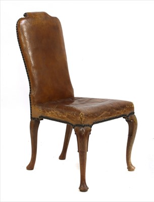 Lot 487 - A Queen Anne style walnut side chair