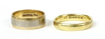 Lot 118 - An 18ct gold court section wedding ring