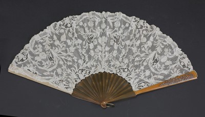 Lot 54 - A late Victorian tortoiseshell and diamond set fan, c.1890
