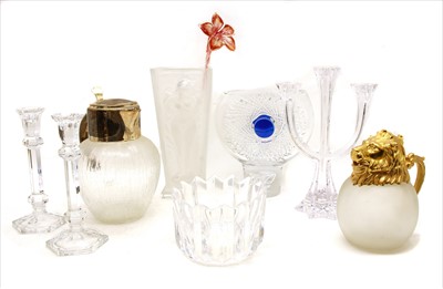 Lot 296 - A collection of glassware