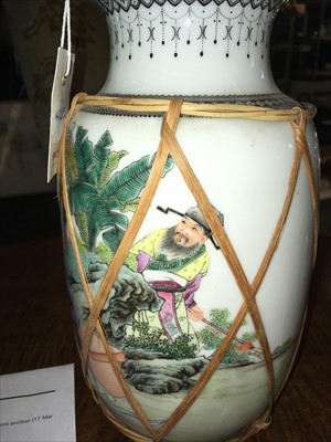 Lot 259 - A 20th century Chinese famille rose vase