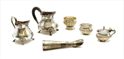 Lot 123 - A collection of silver items