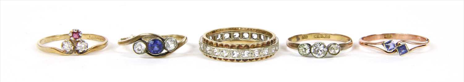 Lot 27 - Five gold rings
