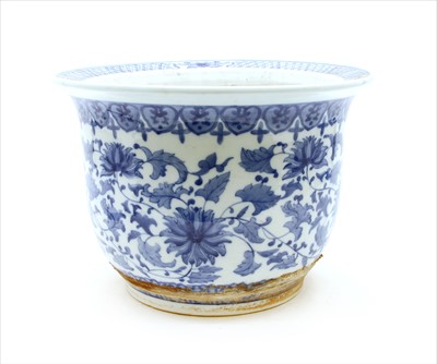 Lot 294 - A Chinese blue and white jardiniere