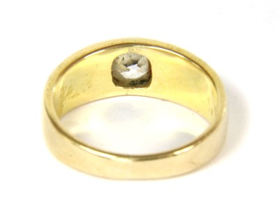 Lot 8 - A gold single stone diamond ring