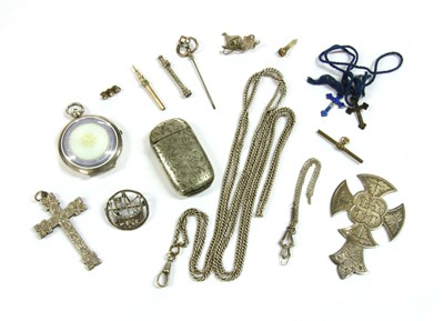 Lot 211 - A quantity of Victorian and later silver and costume jewellery
