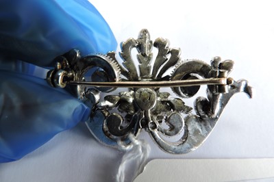 Lot 56 - An antique diamond set brooch