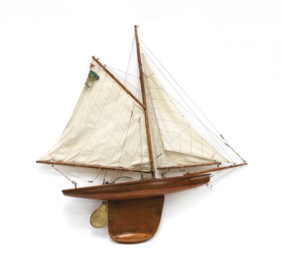 Lot 375 - A model sailing gaff rigged pond yacht